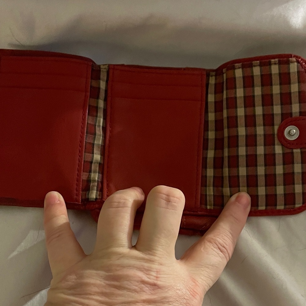 Dockers Beautiful Women's Vibrant Red Wallet Dockers - Picture 2 of 12